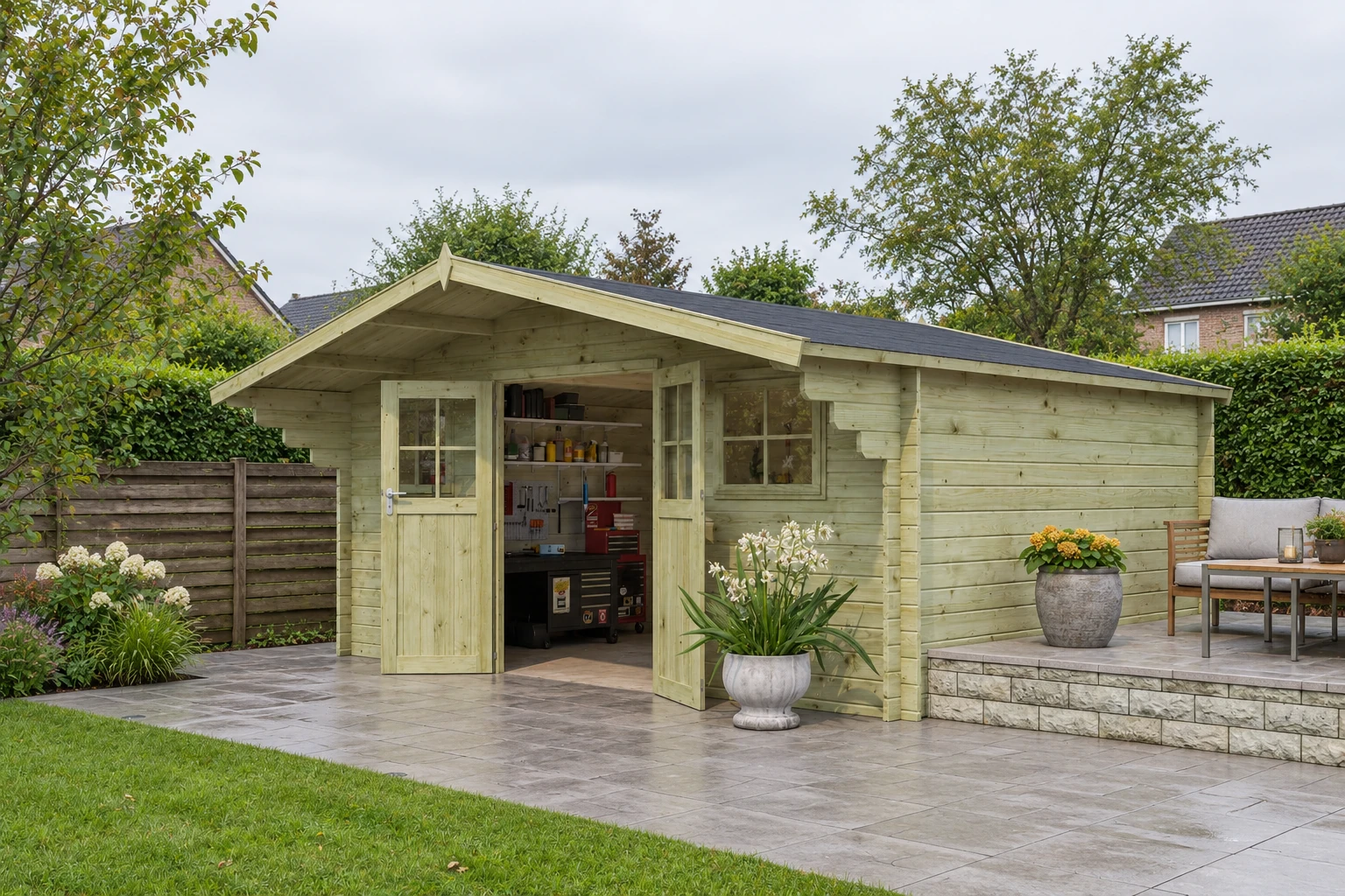 Woodlands tuinhuis Winnipeg XL 3055XL blokhut – 505x385 – Detailaanzicht in de tuin
