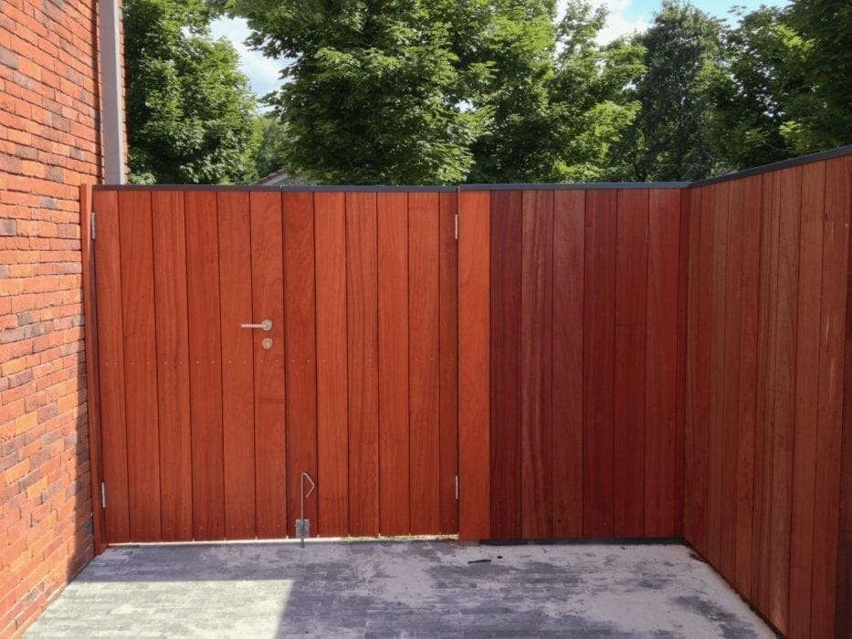 Gesloten padoek tuindeur in massief hardhout
