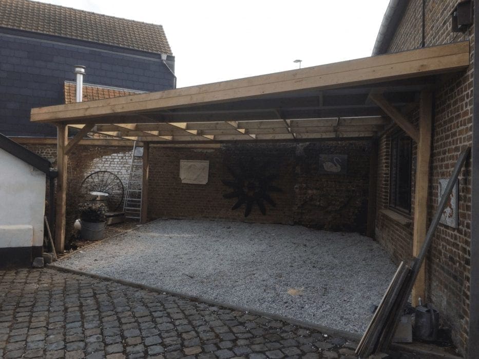 Eiken carport met traditioneel design