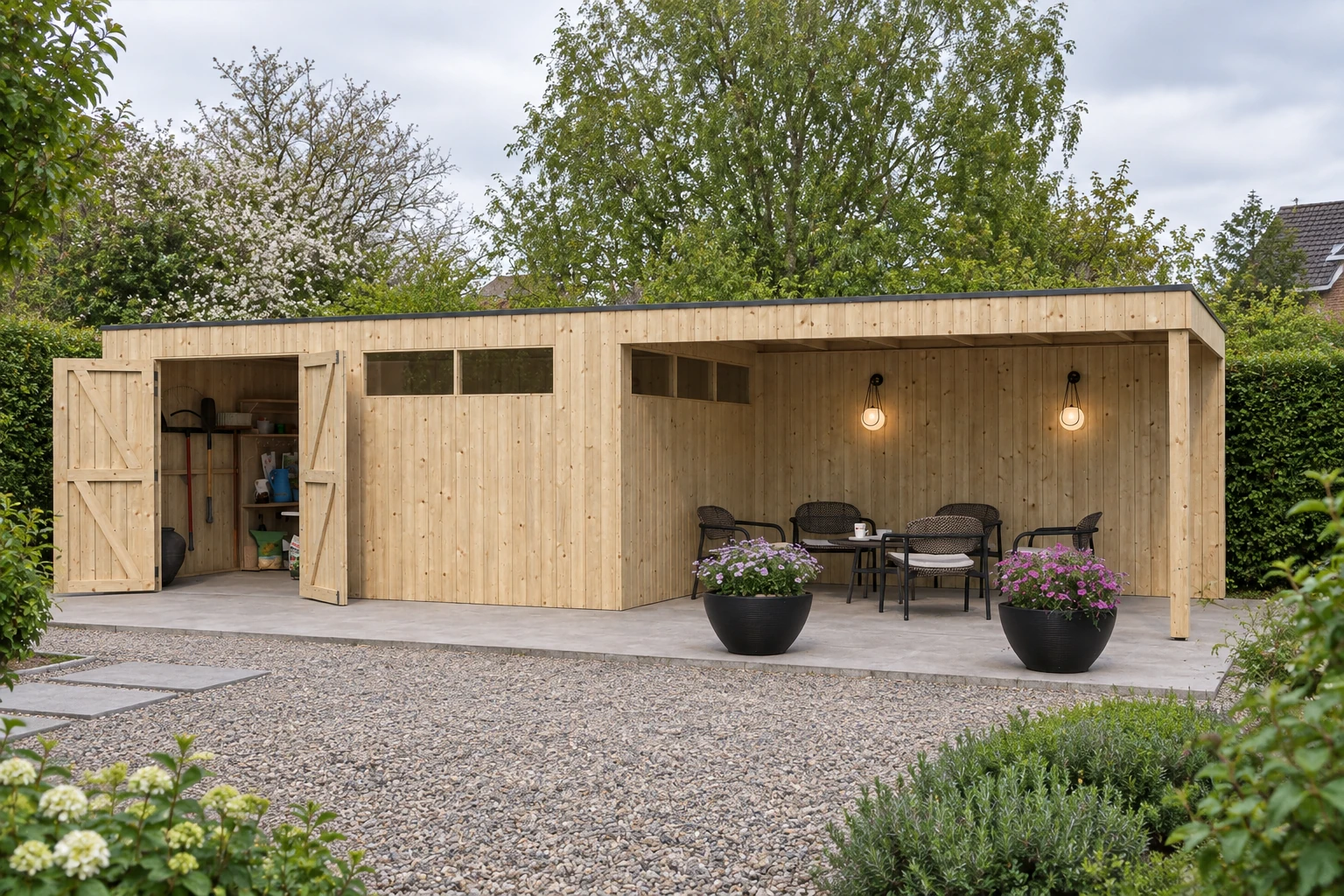 Woodlands Tuinhuis QBV 8114EXT400 blokhut | brede latjes – 903 x 298 – Detailaanzicht in de tuin