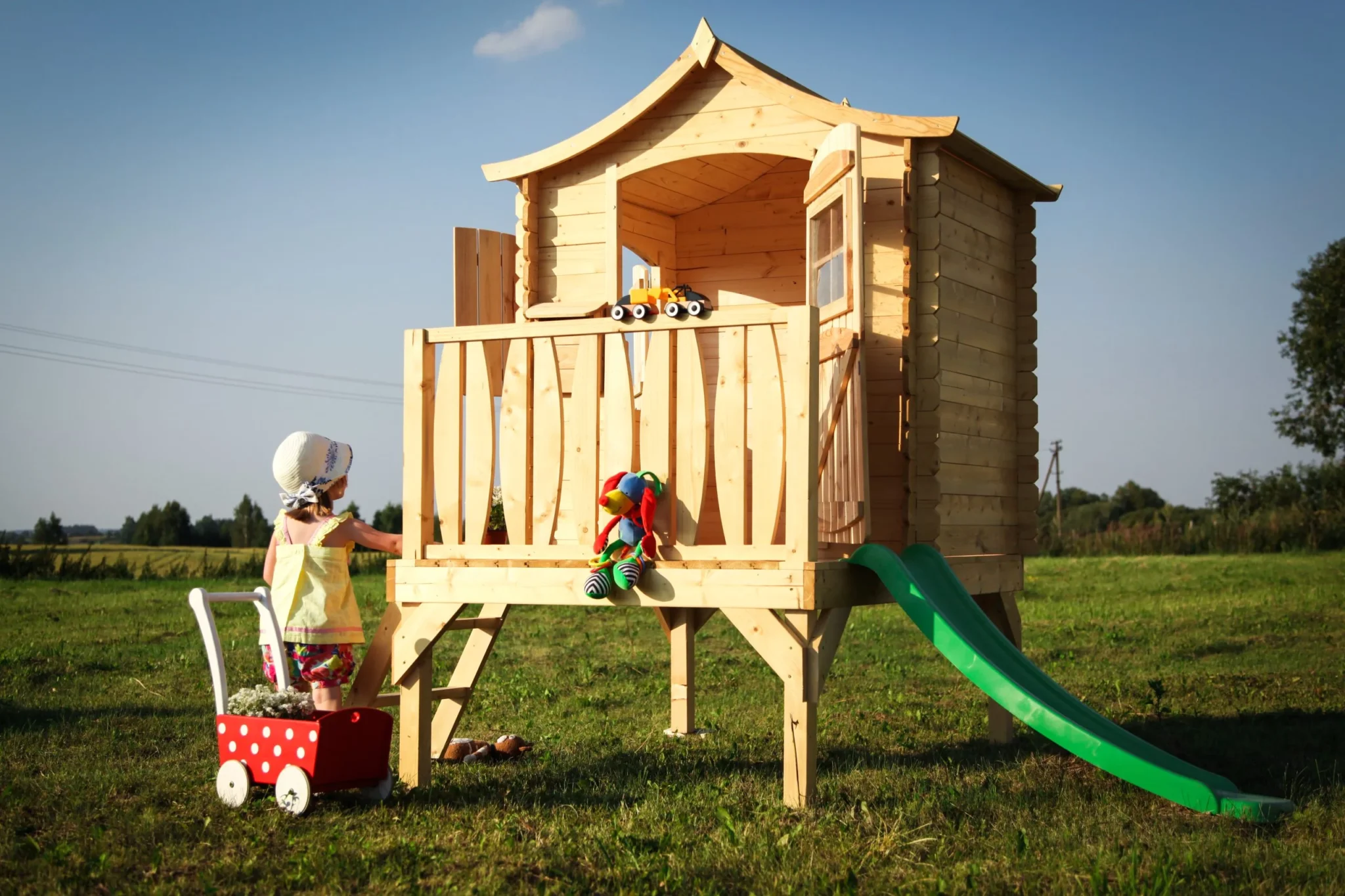 Houten Speelhuis met Glijbaan M550A – 130 x 106 cm - Afbeelding 3