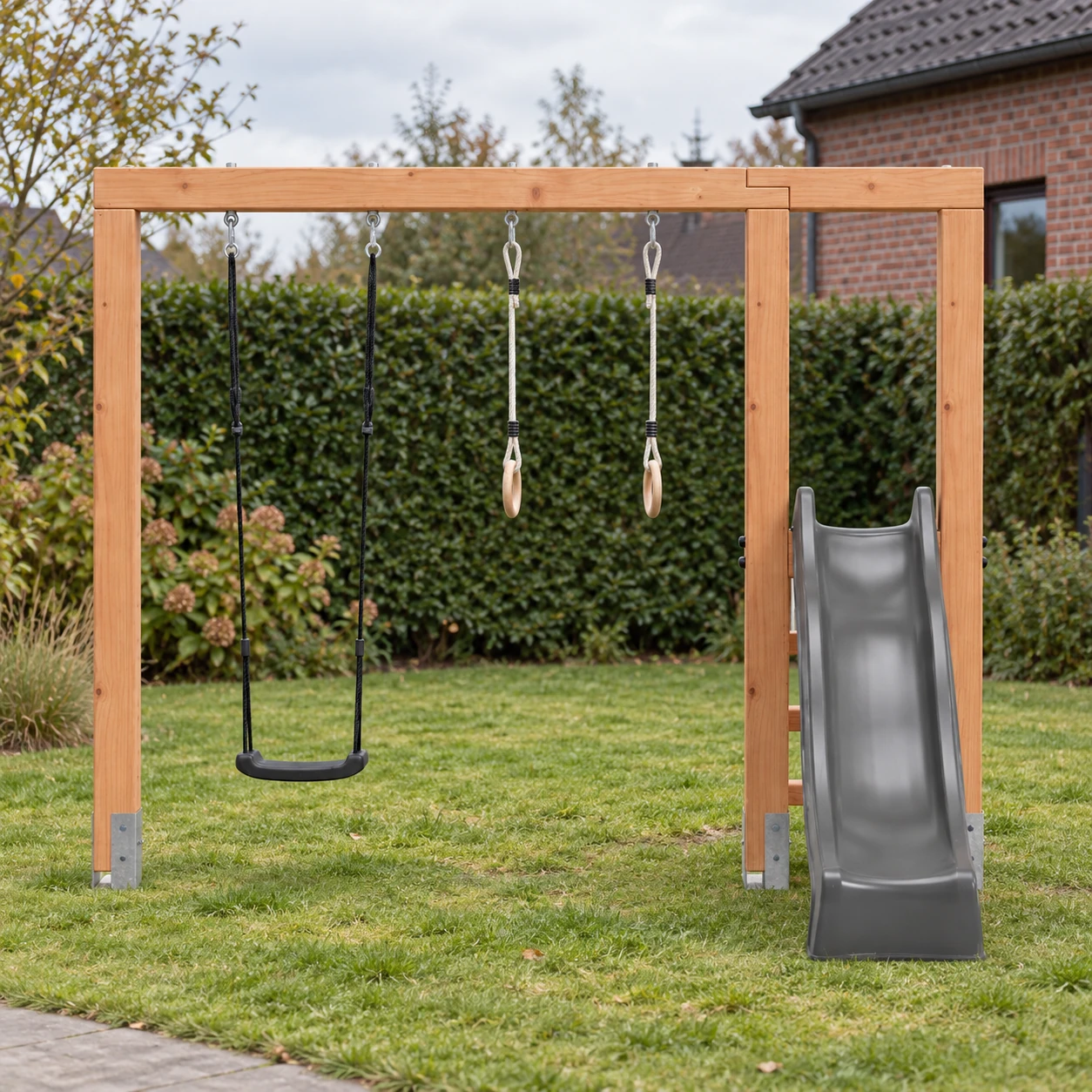 EXIT Linea Massiv 140 houten schommel met glijbaan en turnringen