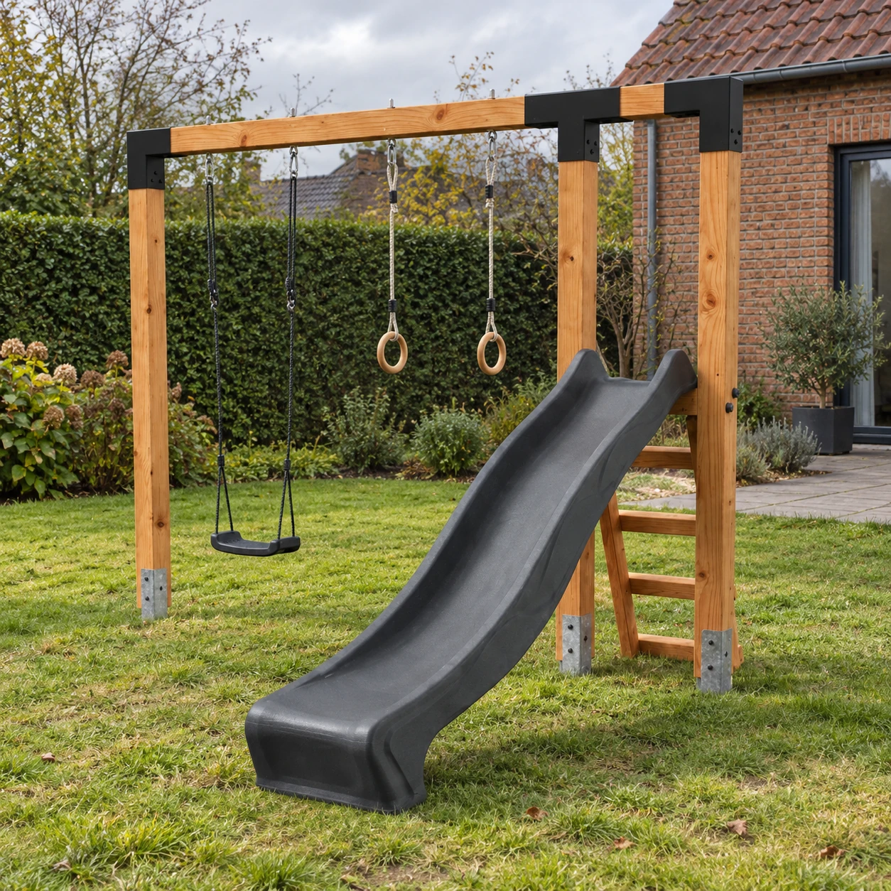 EXIT Linea Robust 110 houten schommel met glijbaan en turnringen